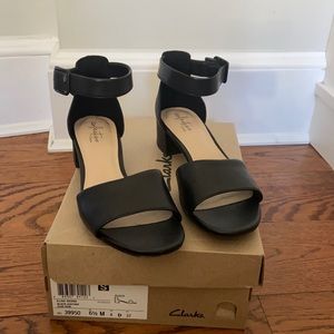 Clarks black leather shoe